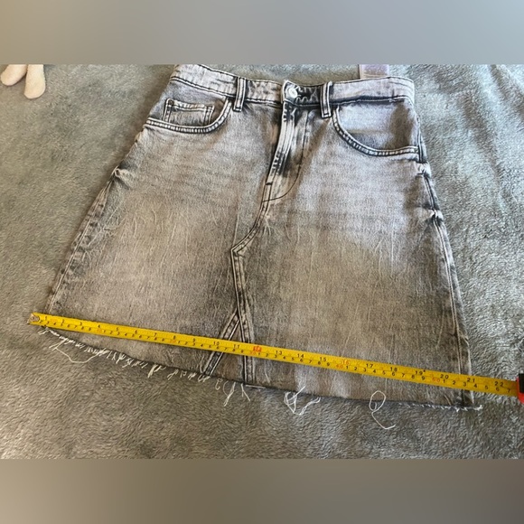 NWOT! GUESS Denim skirts Sz 28 - Picture 17 of 17